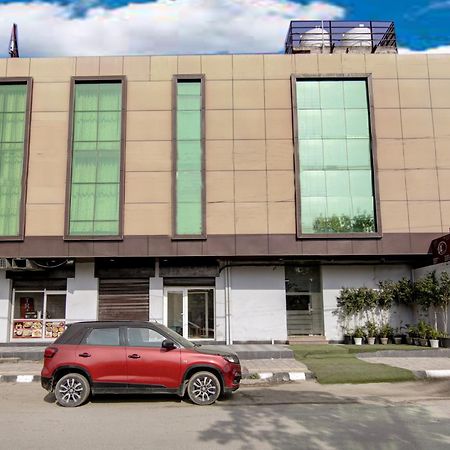 Hotel Silky Palace Near Igi Airportt 新德里 外观 照片