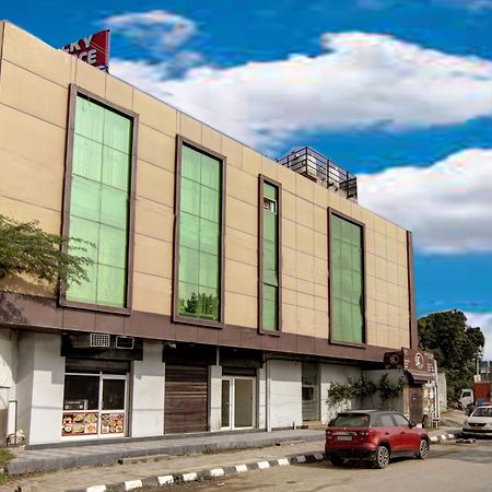 Hotel Silky Palace Near Igi Airportt 新德里 外观 照片