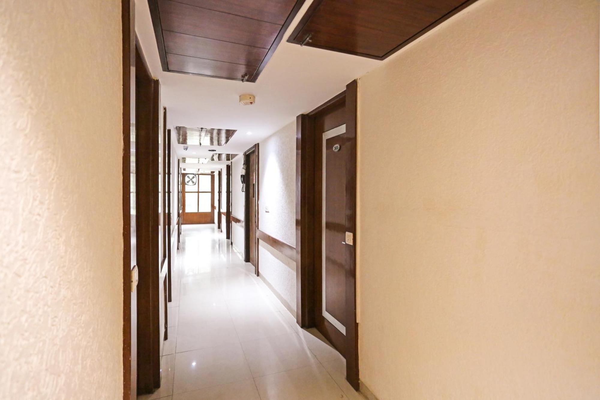 Hotel Silky Palace Near Igi Airportt 新德里 外观 照片