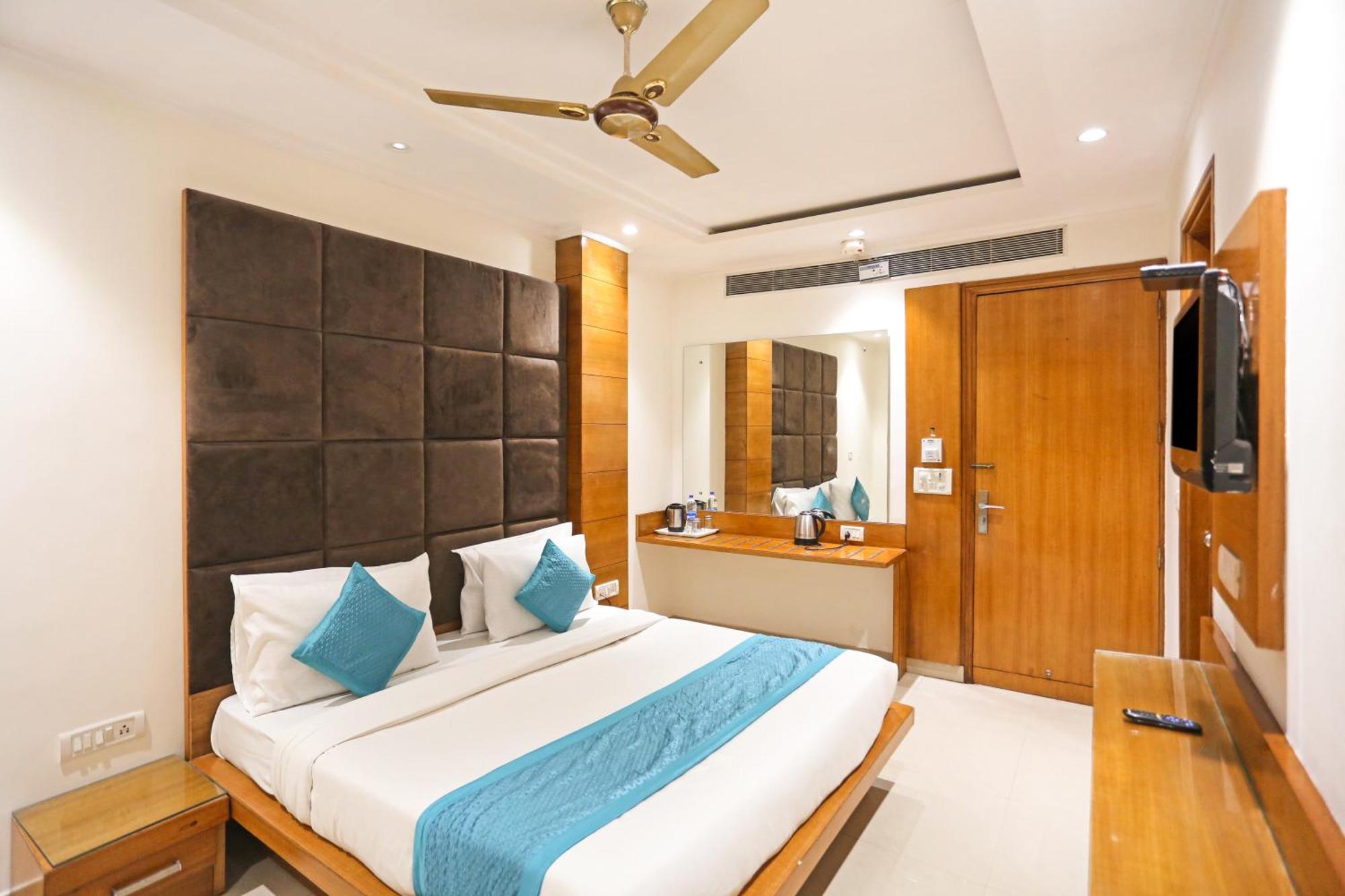 Hotel Silky Palace Near Igi Airportt 新德里 外观 照片