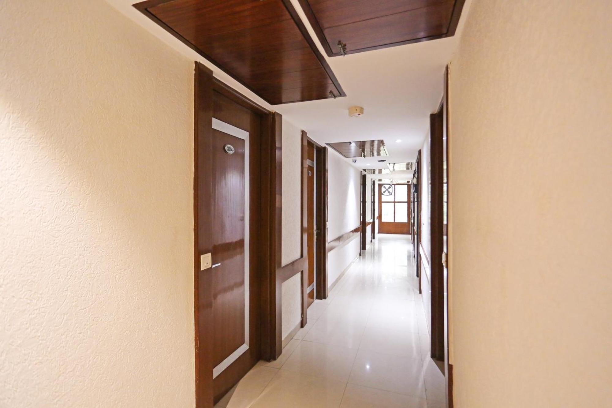 Hotel Silky Palace Near Igi Airportt 新德里 外观 照片