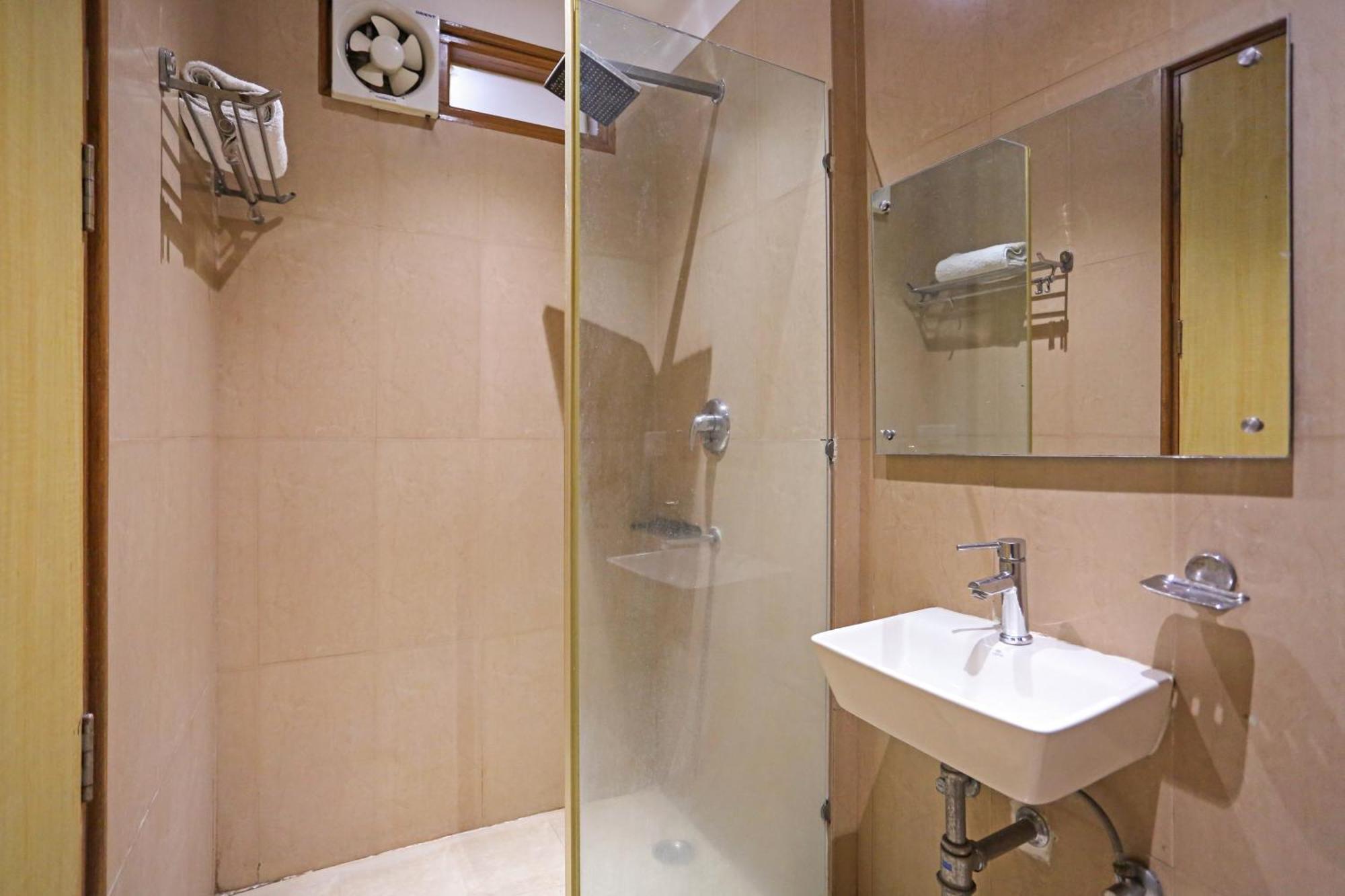 Hotel Silky Palace Near Igi Airportt 新德里 外观 照片