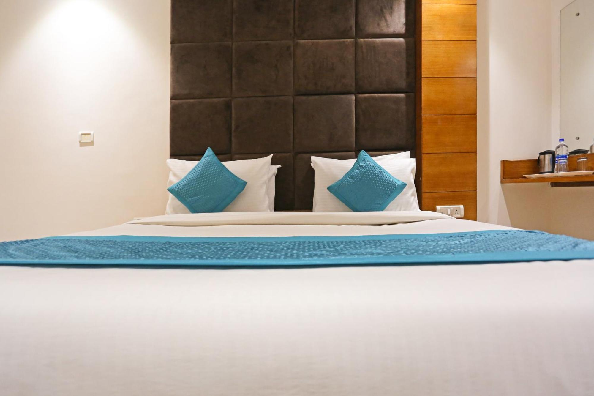 Hotel Silky Palace Near Igi Airportt 新德里 外观 照片