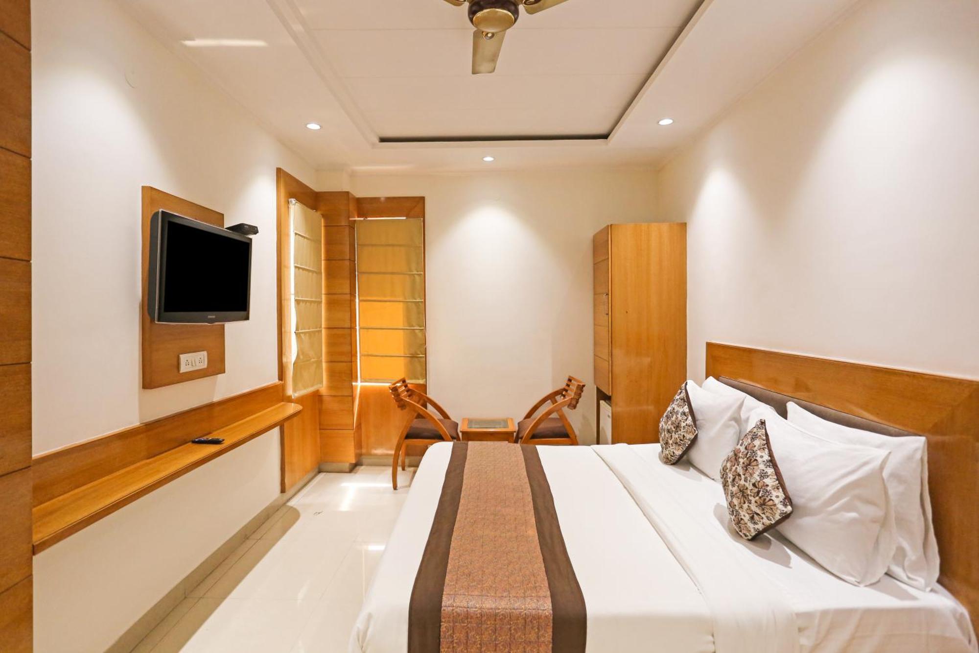 Hotel Silky Palace Near Igi Airportt 新德里 外观 照片
