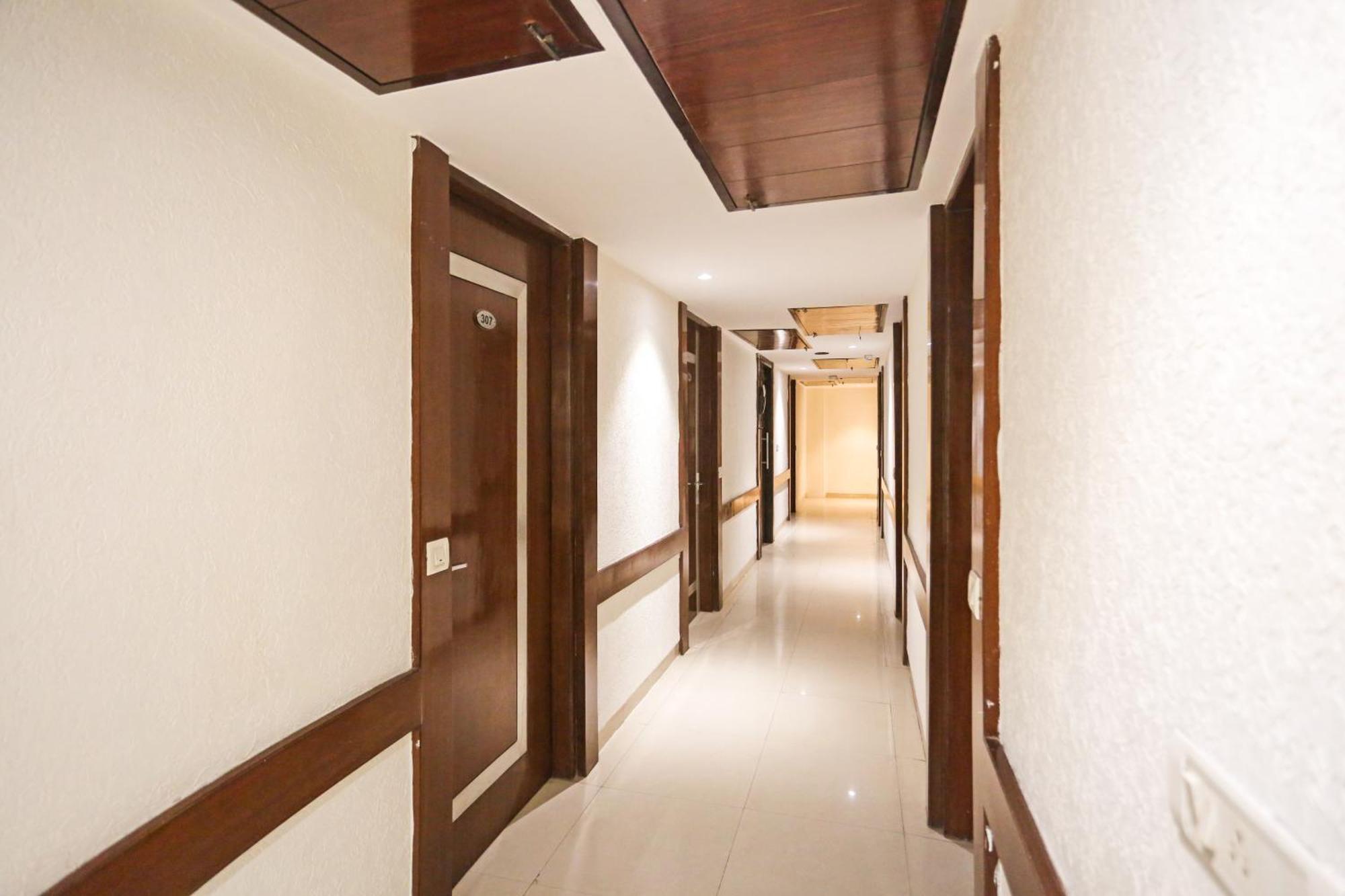 Hotel Silky Palace Near Igi Airportt 新德里 外观 照片