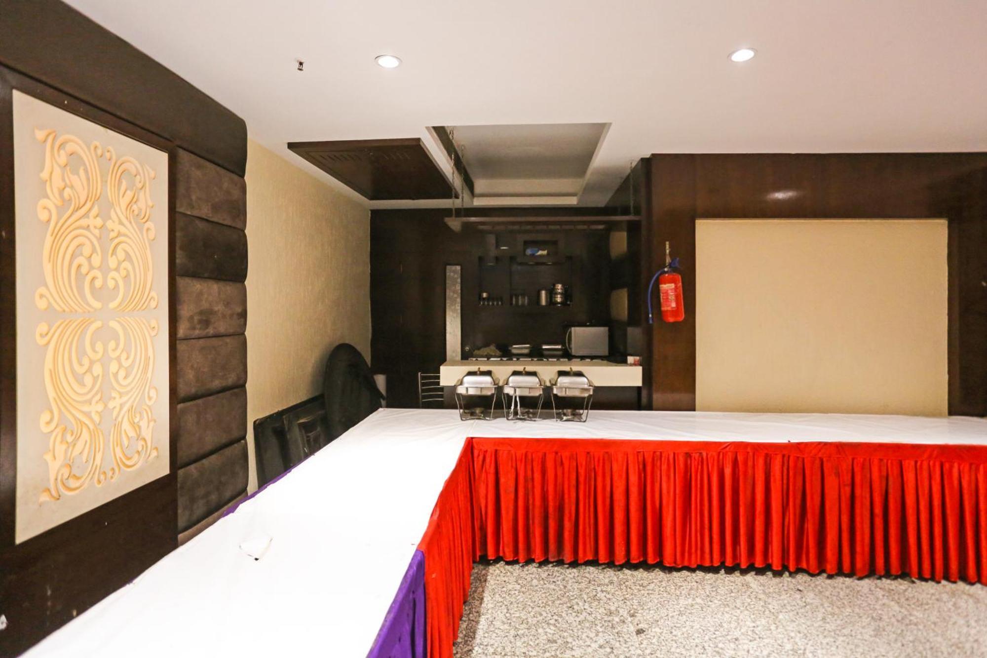 Hotel Silky Palace Near Igi Airportt 新德里 外观 照片