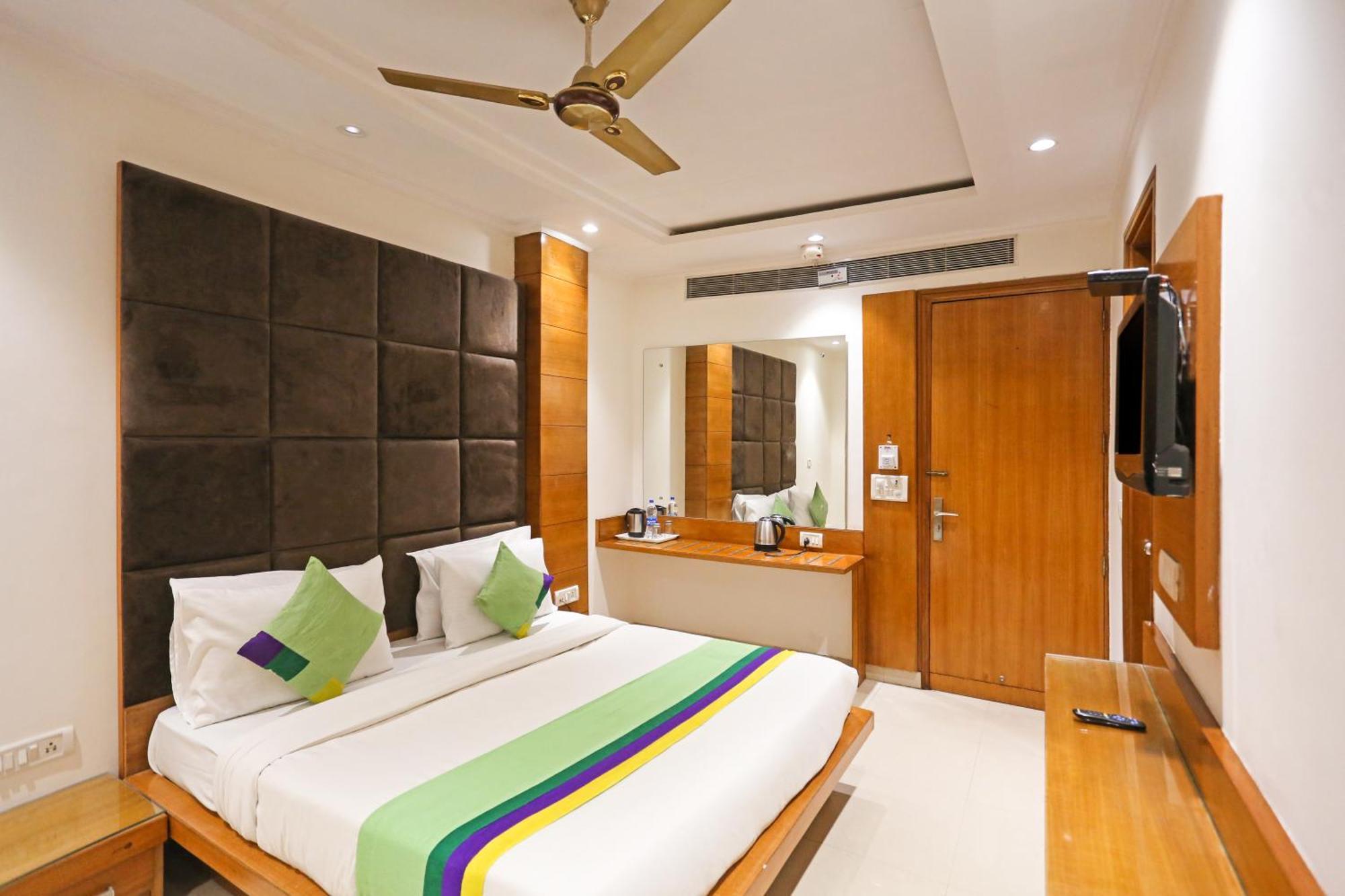 Hotel Silky Palace Near Igi Airportt 新德里 外观 照片