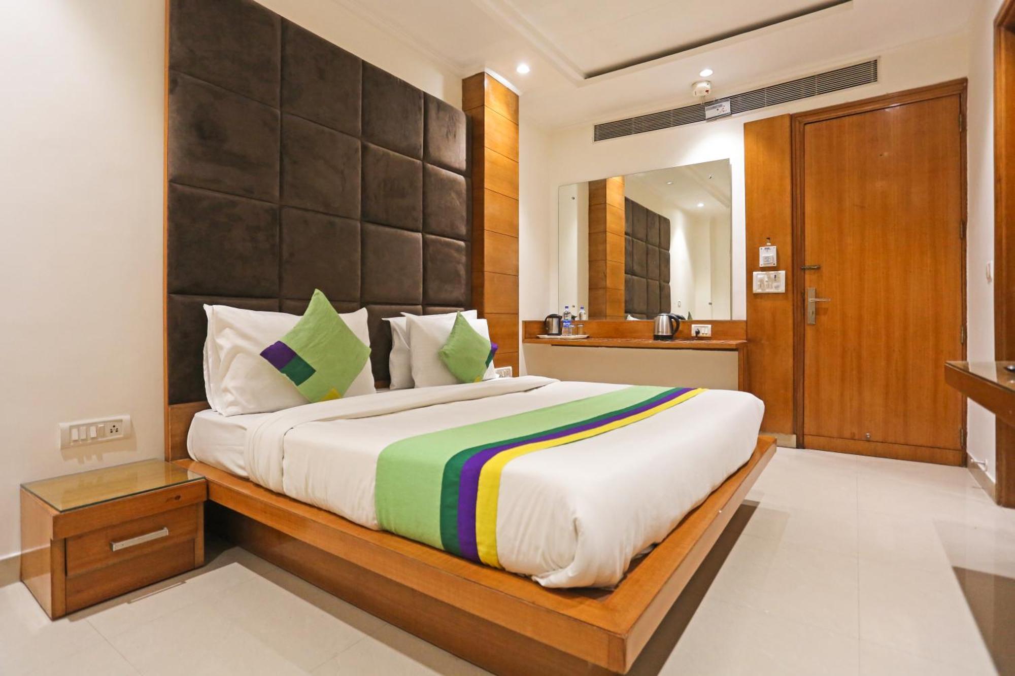 Hotel Silky Palace Near Igi Airportt 新德里 外观 照片