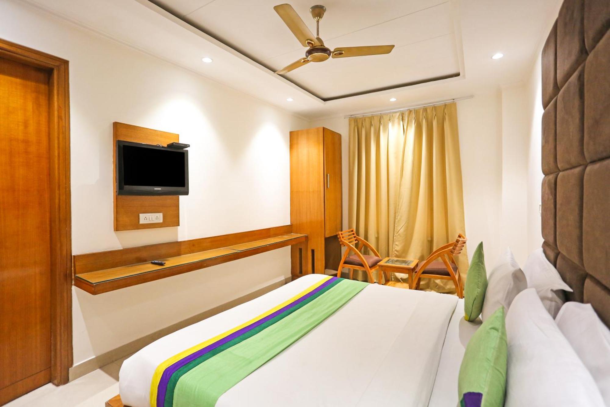 Hotel Silky Palace Near Igi Airportt 新德里 外观 照片
