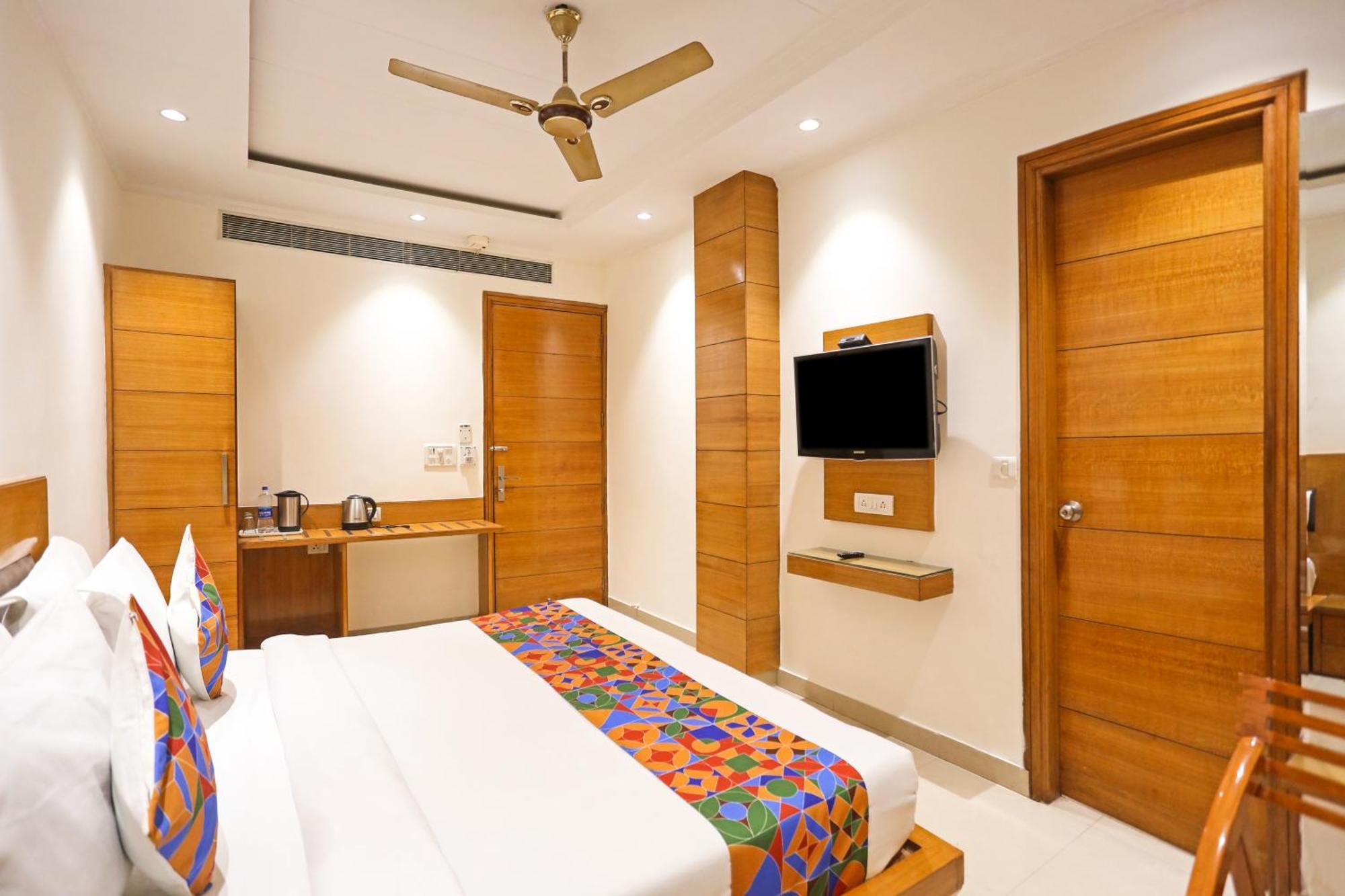 Hotel Silky Palace Near Igi Airportt 新德里 外观 照片