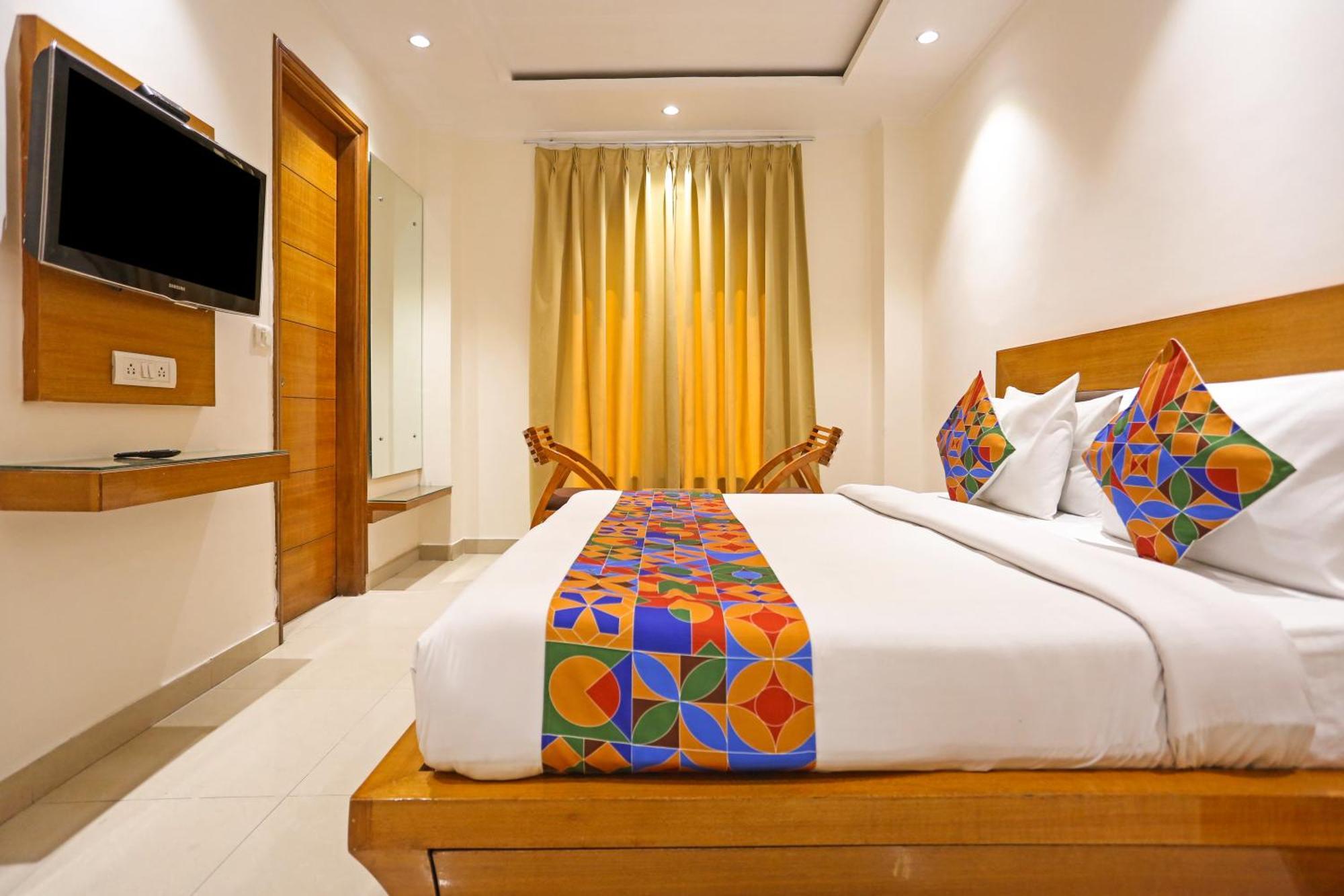 Hotel Silky Palace Near Igi Airportt 新德里 外观 照片
