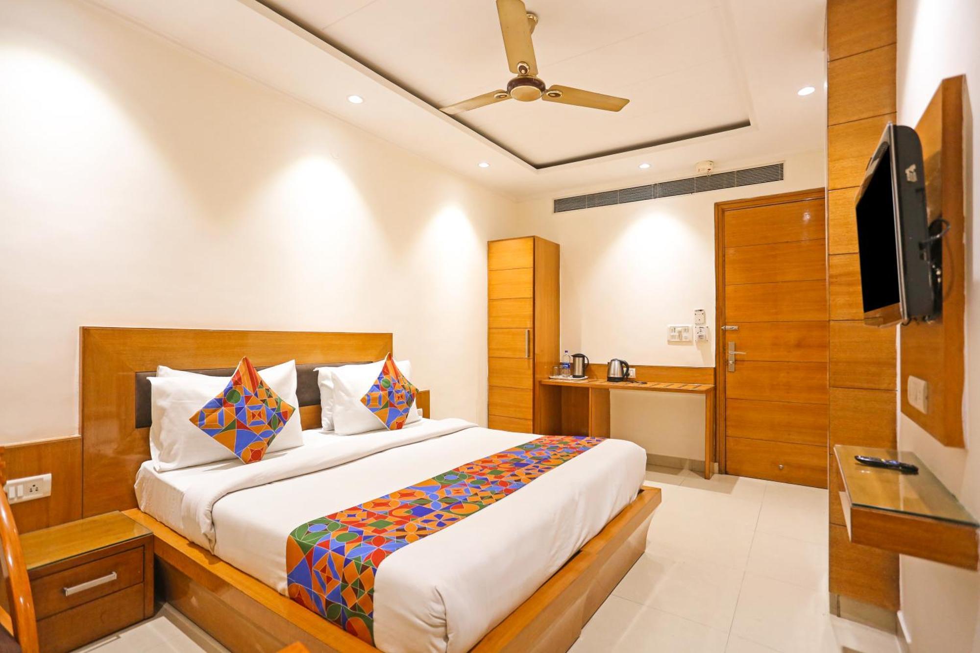 Hotel Silky Palace Near Igi Airportt 新德里 外观 照片