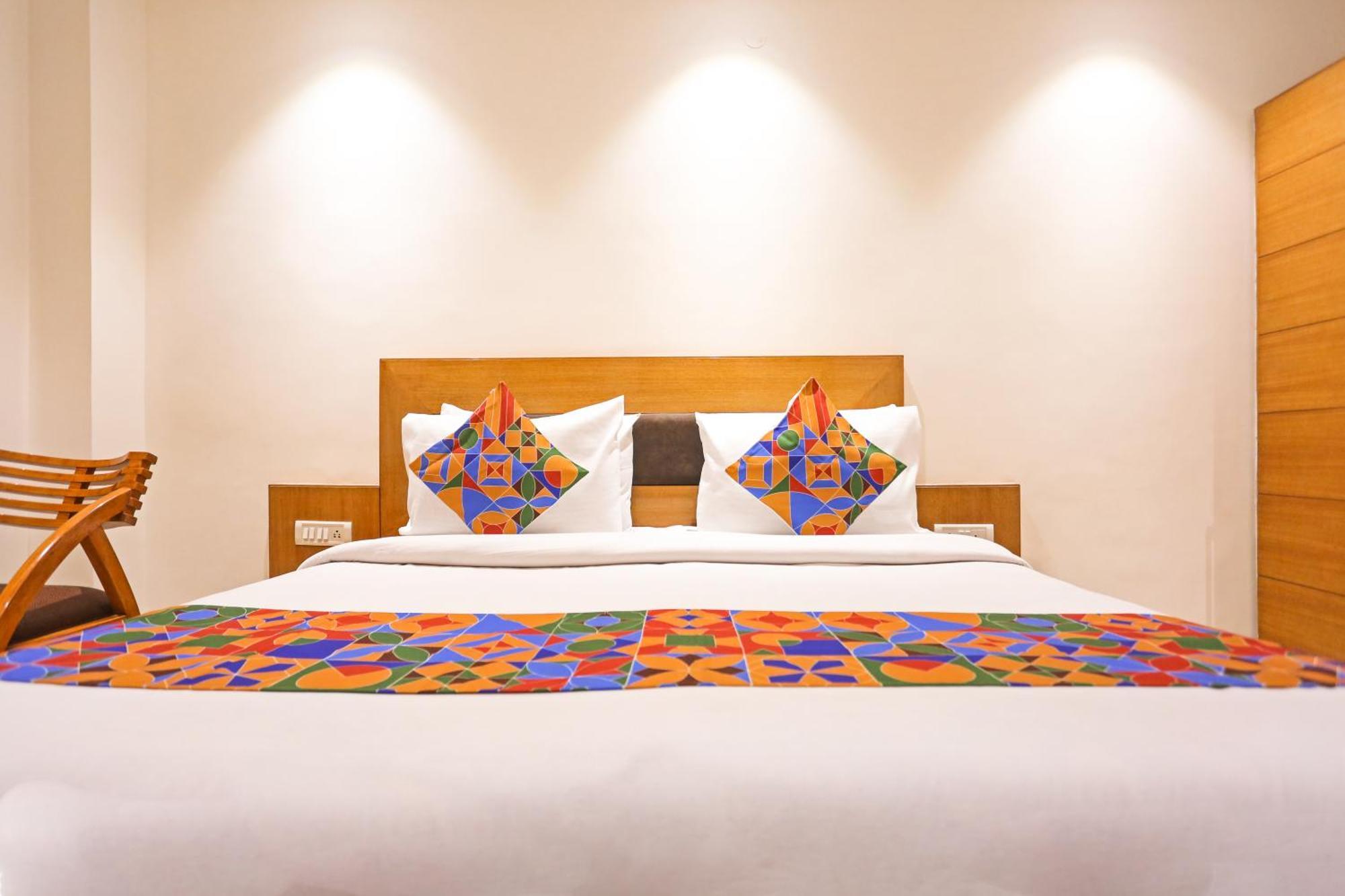 Hotel Silky Palace Near Igi Airportt 新德里 外观 照片