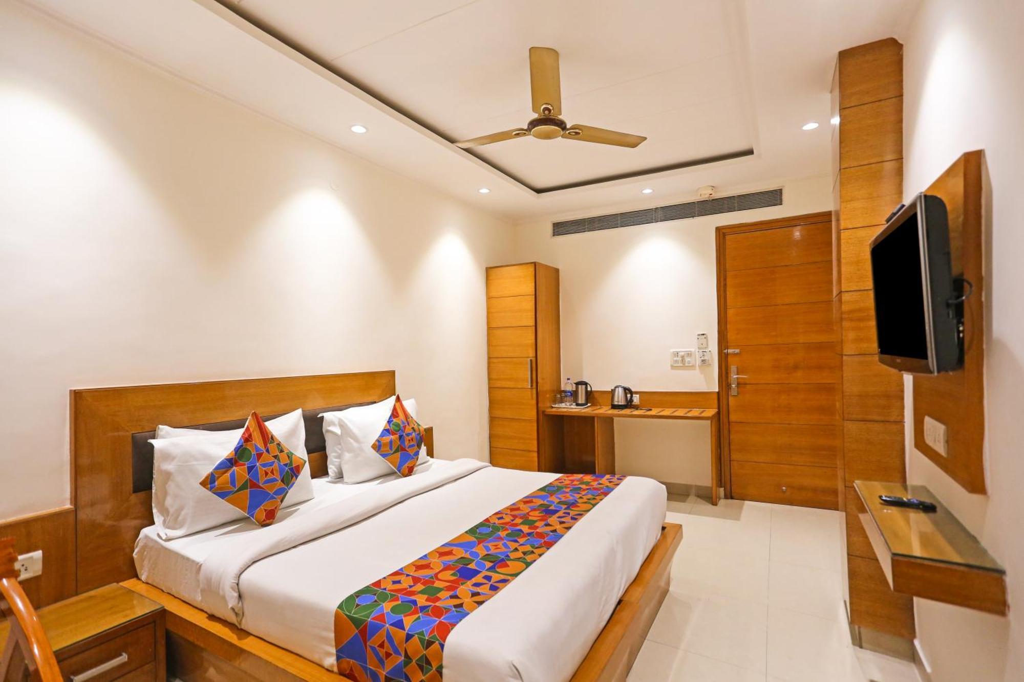 Hotel Silky Palace Near Igi Airportt 新德里 外观 照片