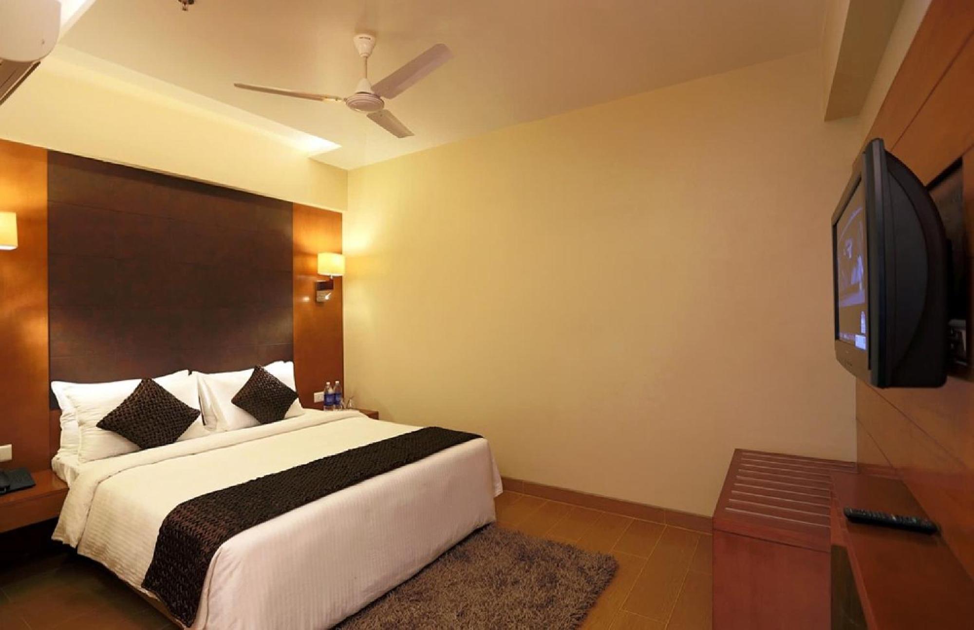 Hotel Silky Palace Near Igi Airportt 新德里 外观 照片